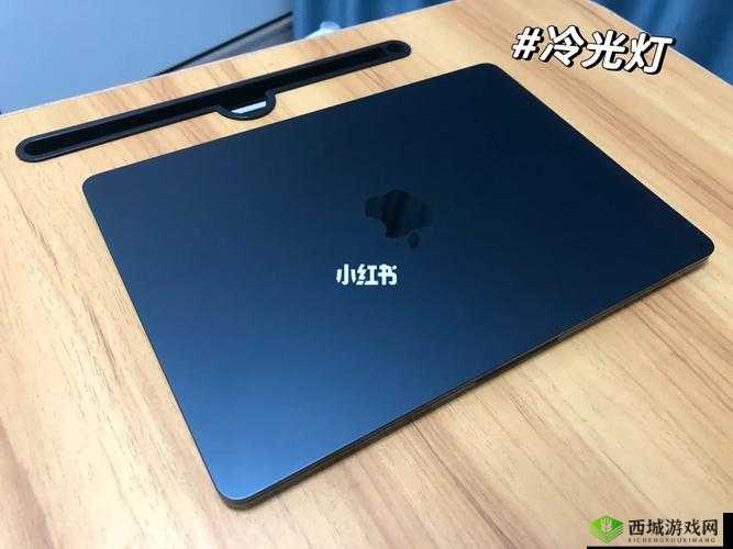 午夜色MacBook-展现独特魅力的时尚科技伴侣